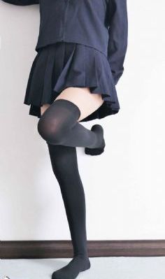 美女叉腿掰阴大胆艺术照_免费手机在线看观看